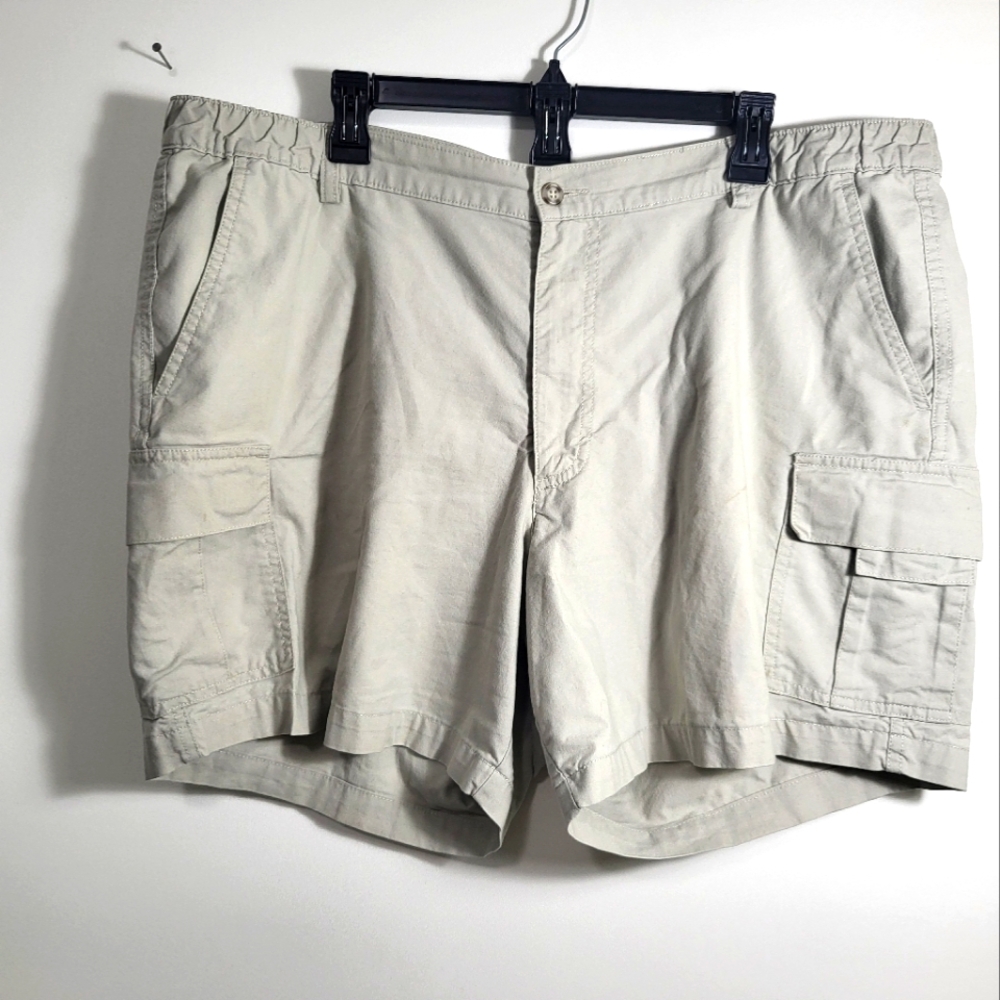 Dockers cream colored cargo shorts men's 42  #2061